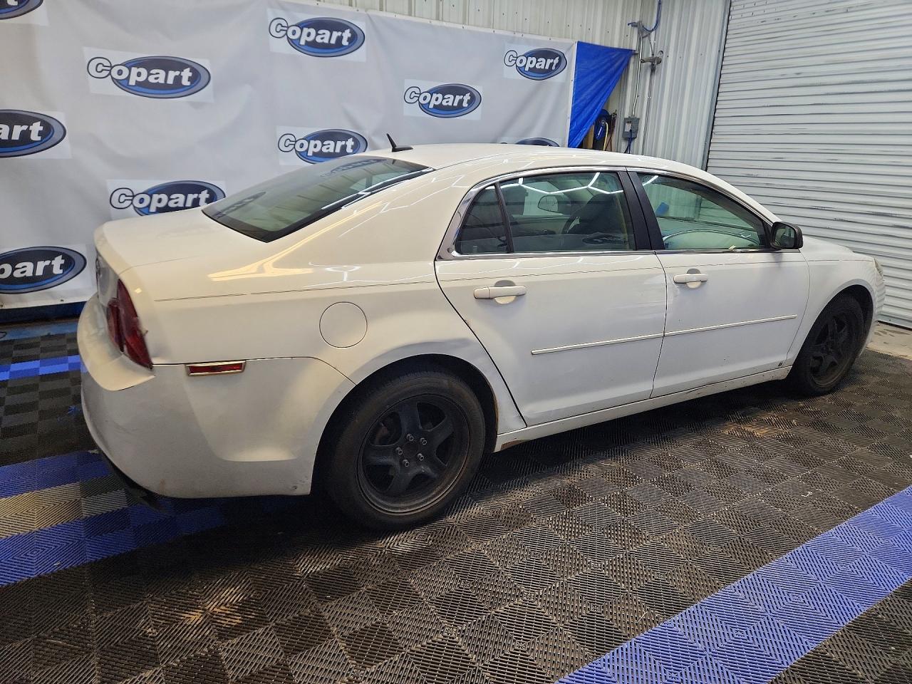 2009 Chevrolet Malibu Ls White vin: 1G1ZG57B49F245684