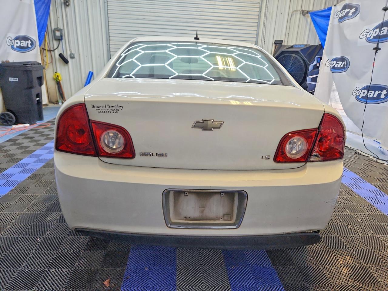 2009 Chevrolet Malibu Ls White vin: 1G1ZG57B49F245684