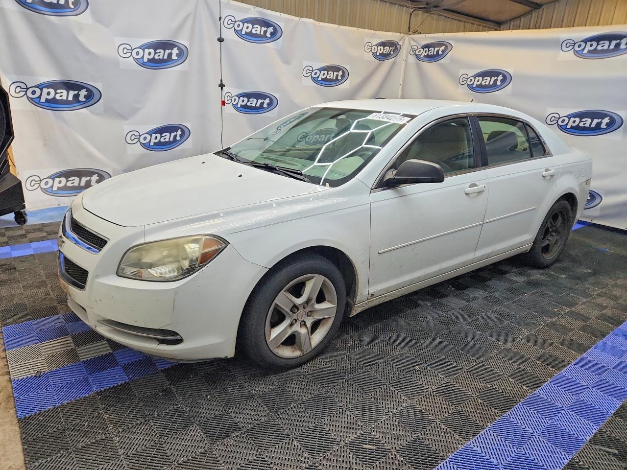 2009 Chevrolet Malibu Ls White vin: 1G1ZG57B49F245684