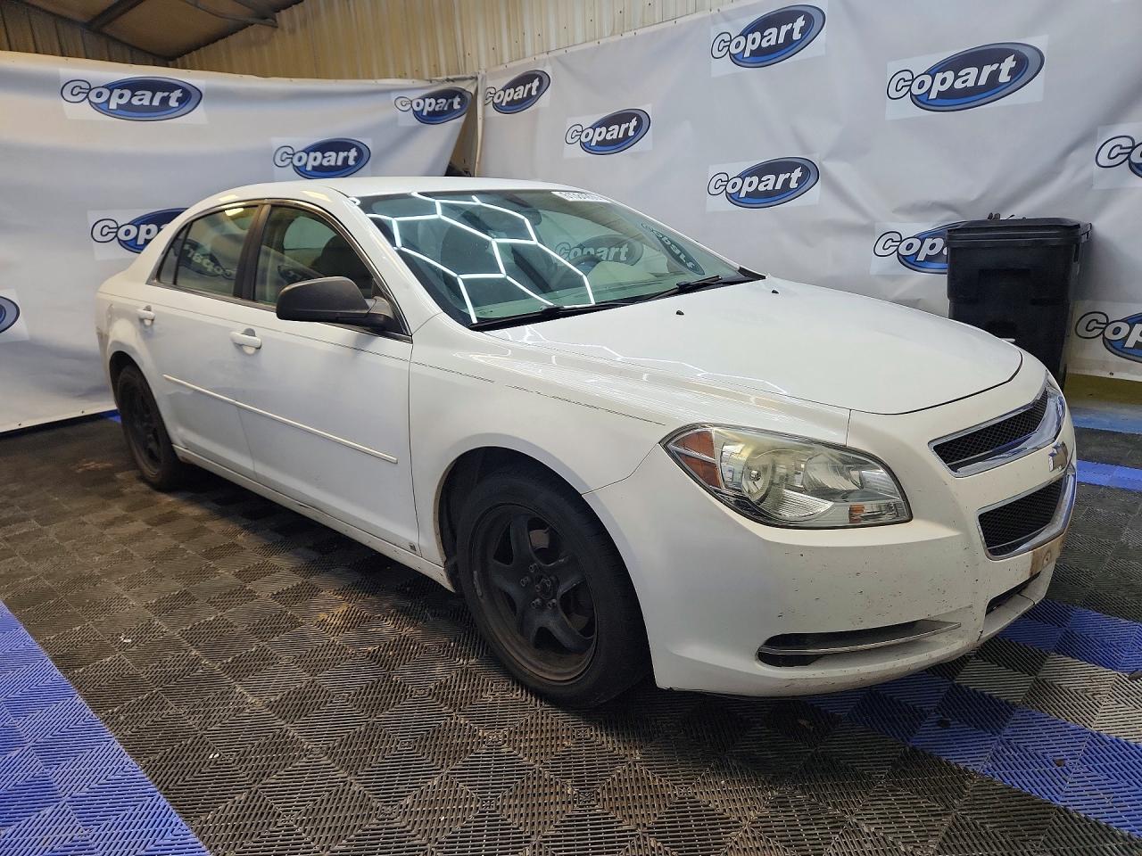 2009 Chevrolet Malibu Ls White vin: 1G1ZG57B49F245684