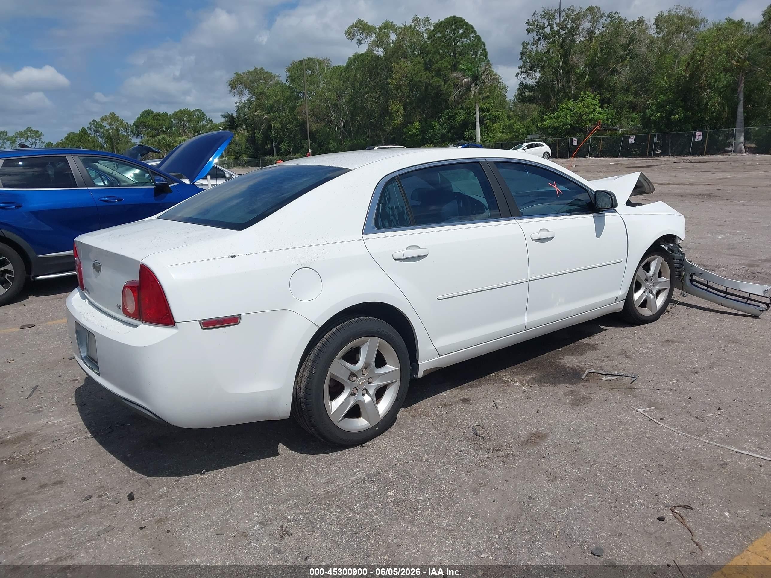2009 Chevrolet Malibu Ls White vin: 1G1ZG57B69F214534