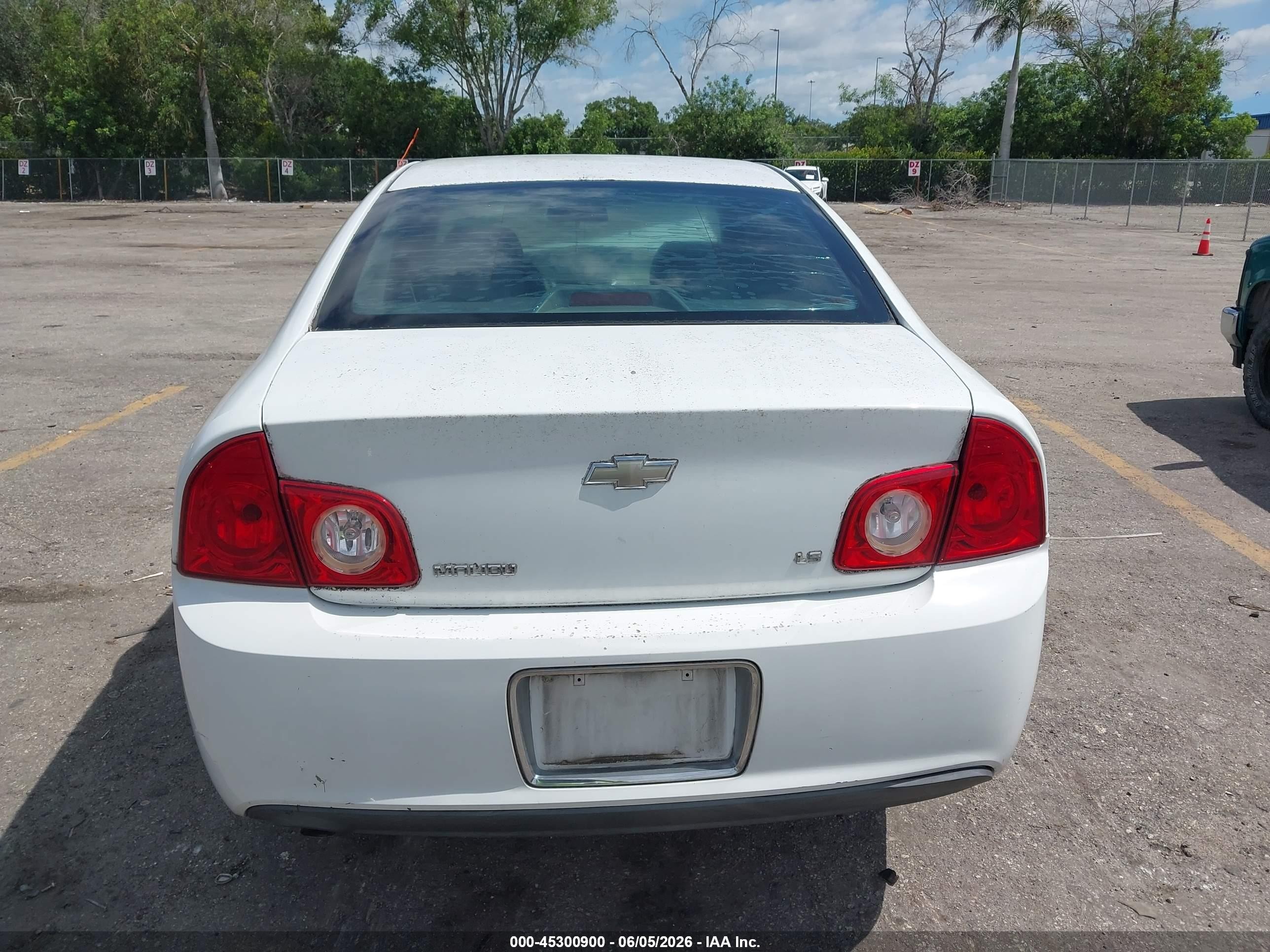 2009 Chevrolet Malibu Ls White vin: 1G1ZG57B69F214534