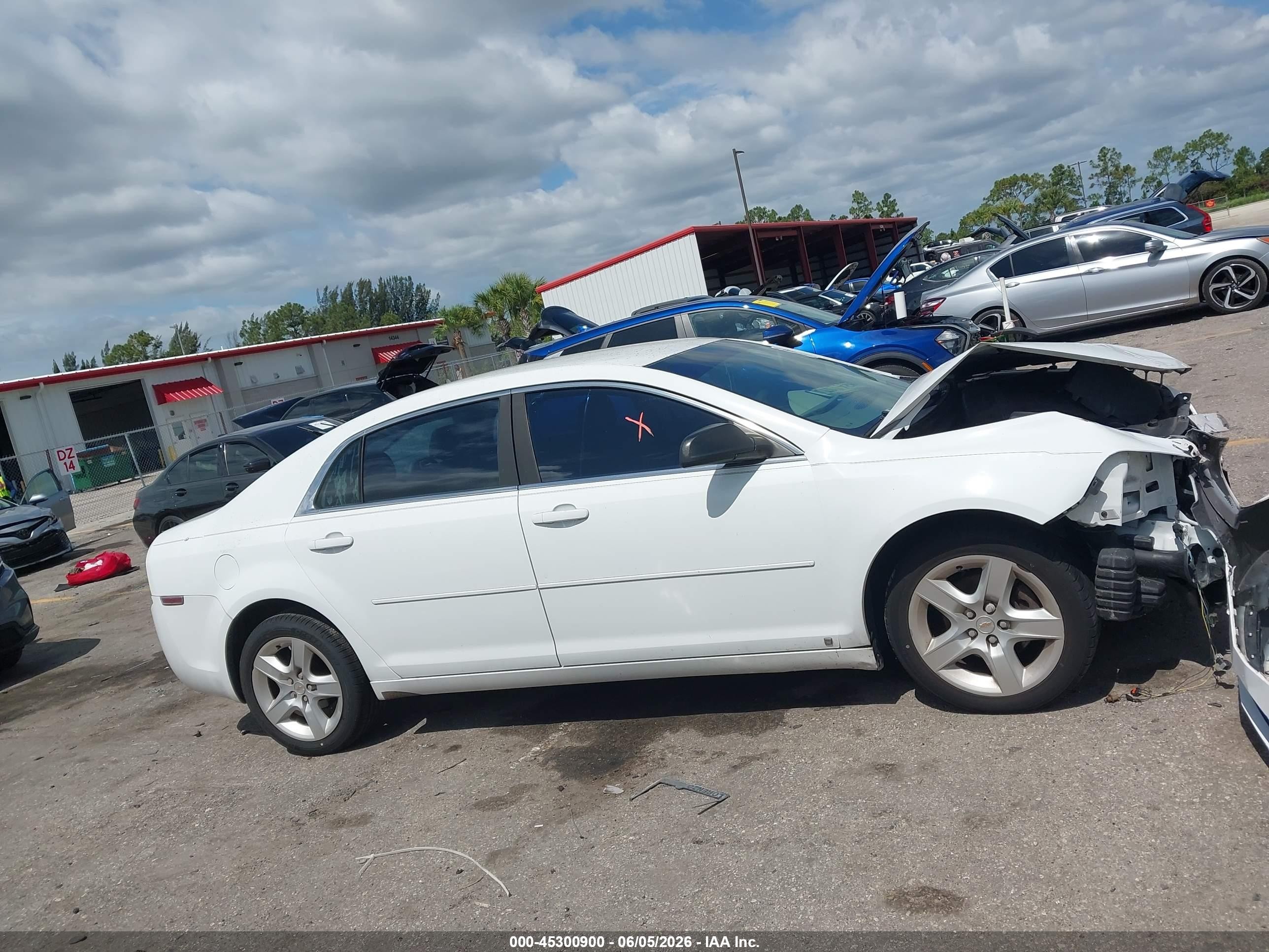2009 Chevrolet Malibu Ls White vin: 1G1ZG57B69F214534
