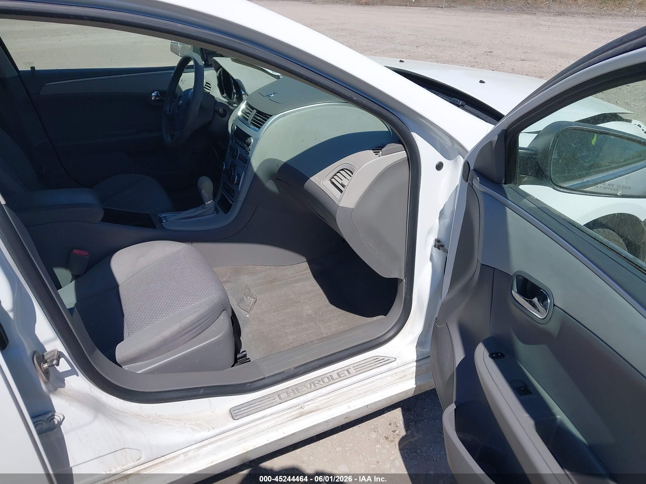 2009 Chevrolet Malibu Ls White vin: 1G1ZG57B69F226375