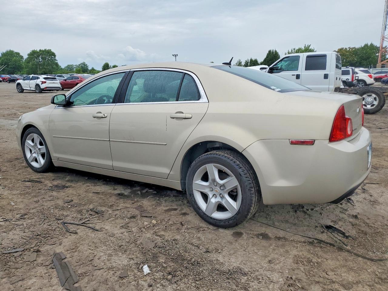 2009 Chevrolet Malibu Ls Gold vin: 1G1ZG57B794201187