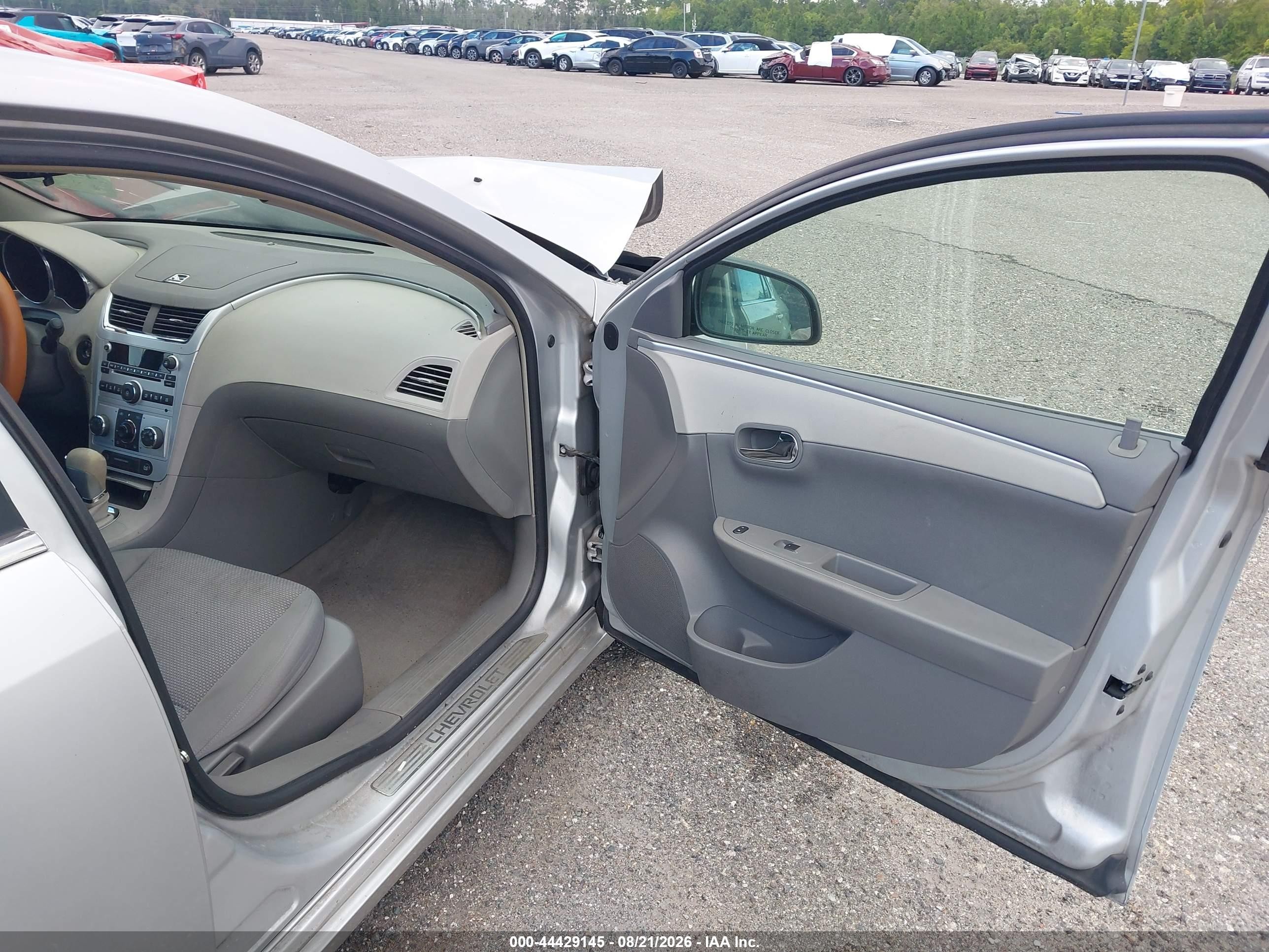 2009 Chevrolet Malibu Ls Серебряный vin: 1G1ZG57B79F239555