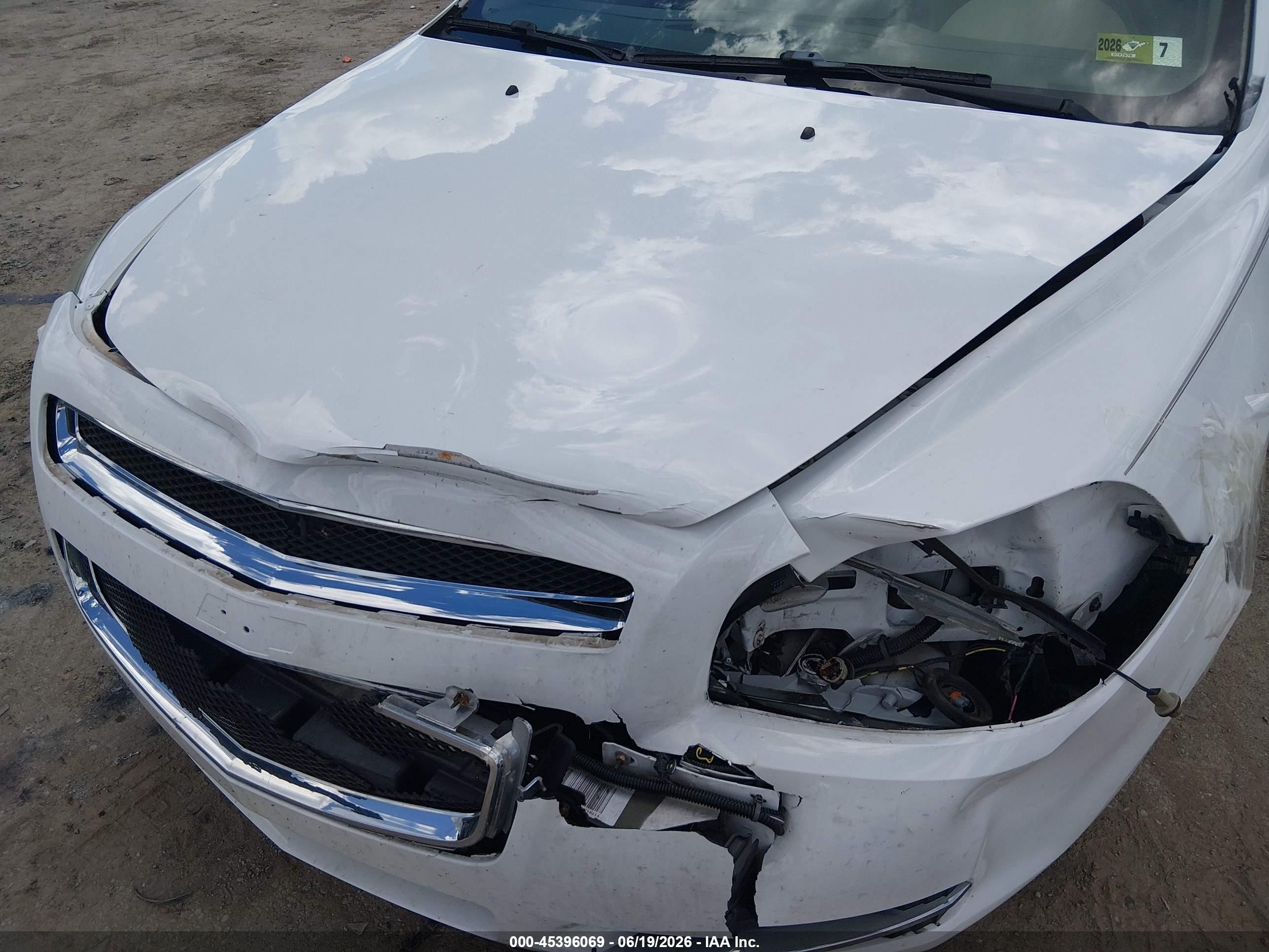 2009 Chevrolet Malibu Ls White vin: 1G1ZG57B894205054
