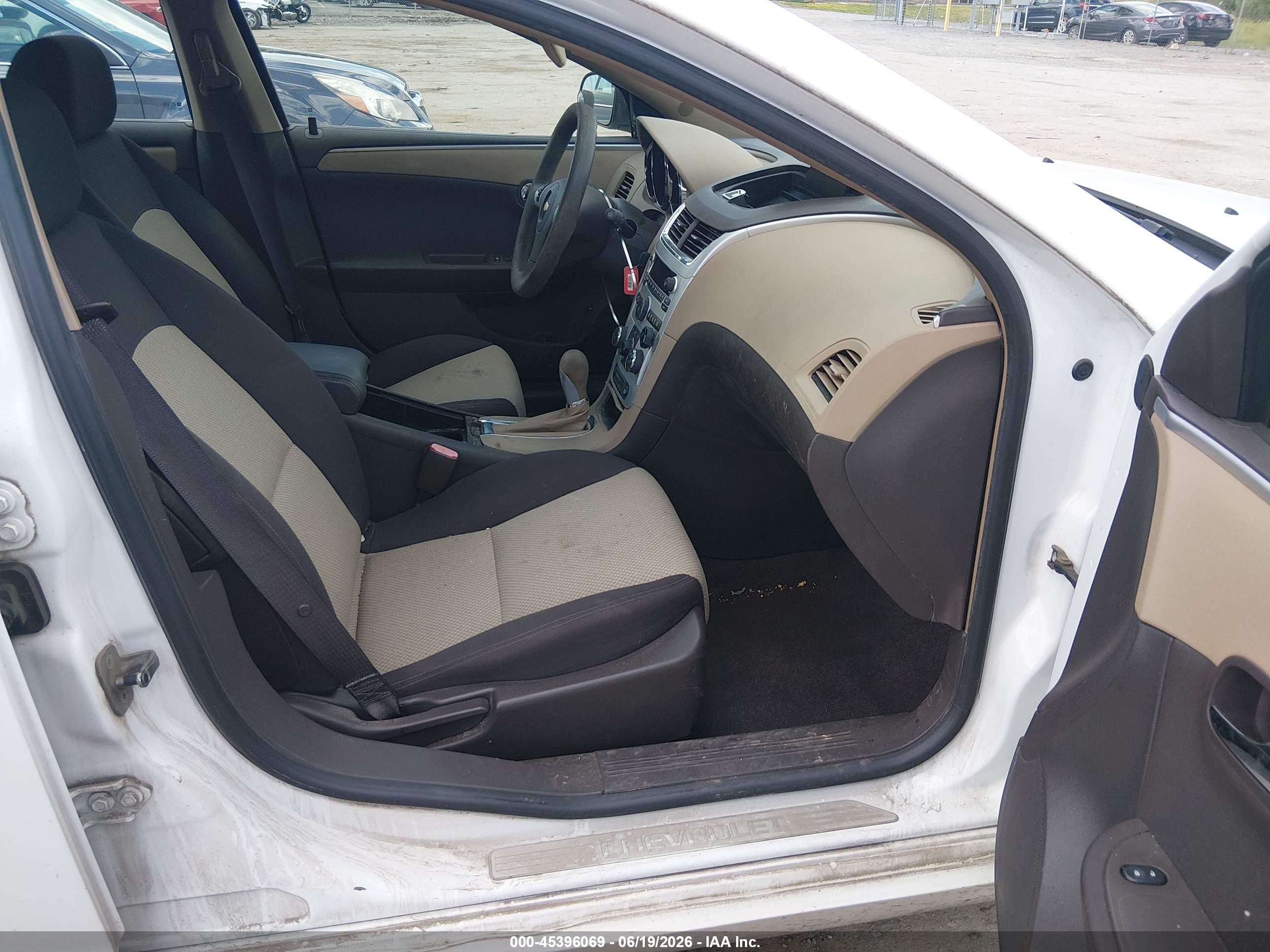 2009 Chevrolet Malibu Ls White vin: 1G1ZG57B894205054