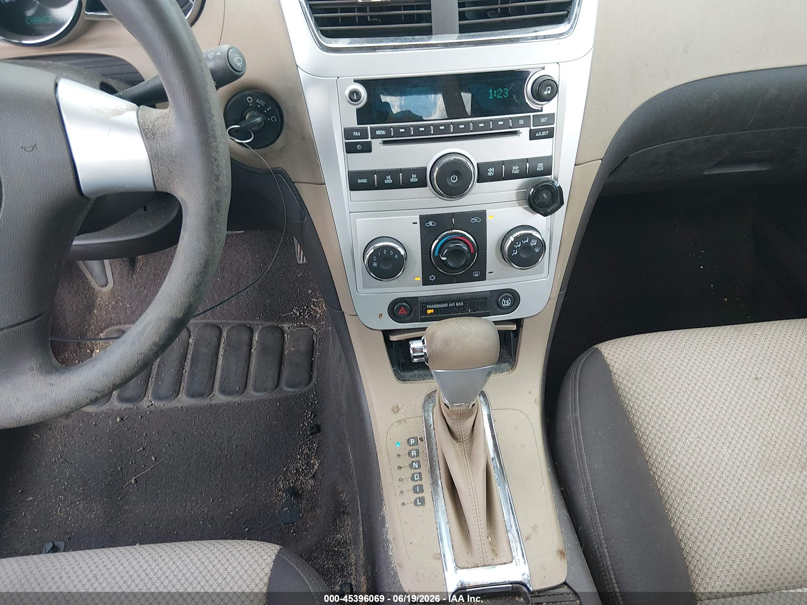 2009 Chevrolet Malibu Ls White vin: 1G1ZG57B894205054