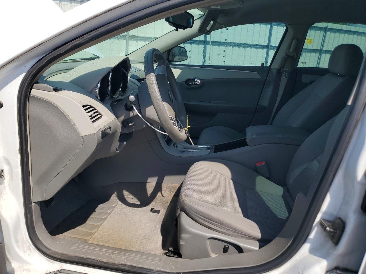 2009 Chevrolet Malibu Ls White vin: 1G1ZG57B89F235515