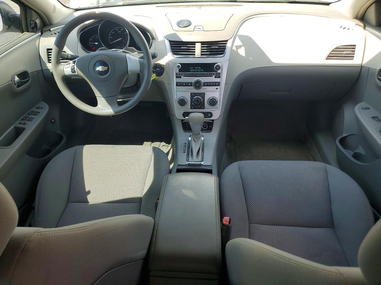 2009 Chevrolet Malibu Ls White vin: 1G1ZG57B89F235515
