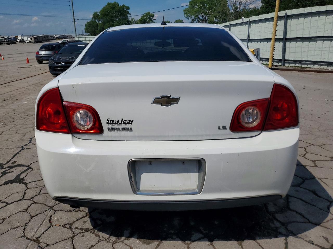 2009 Chevrolet Malibu Ls White vin: 1G1ZG57B89F235515