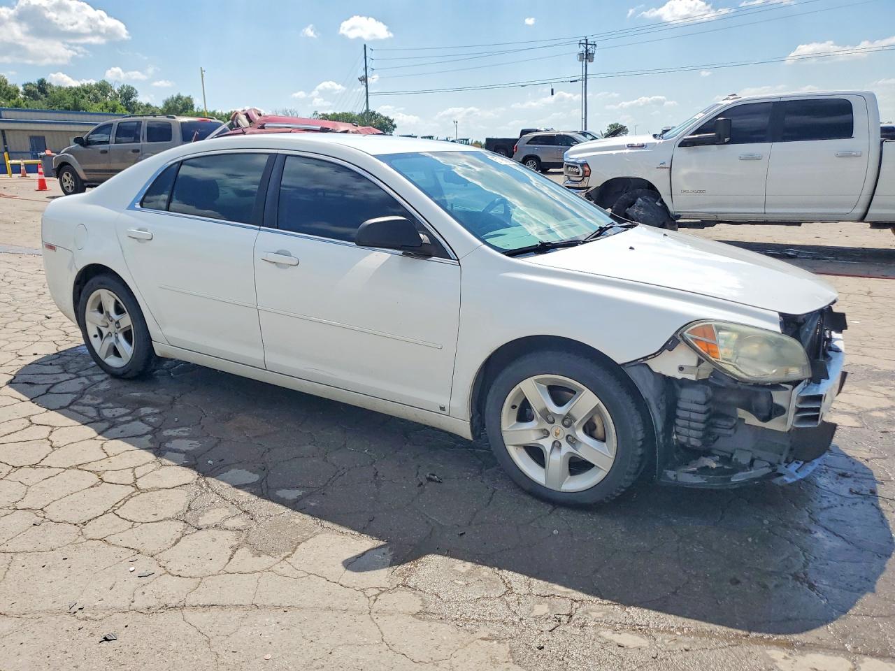 2009 Chevrolet Malibu Ls White vin: 1G1ZG57B89F235515