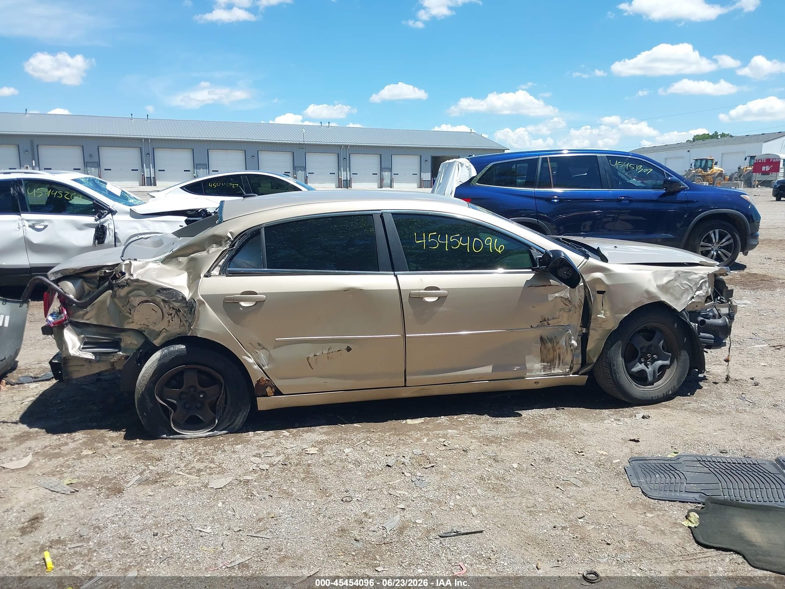 2008 Chevrolet Malibu Ls W/1ls Золотой vin: 1G1ZG57B98F275424