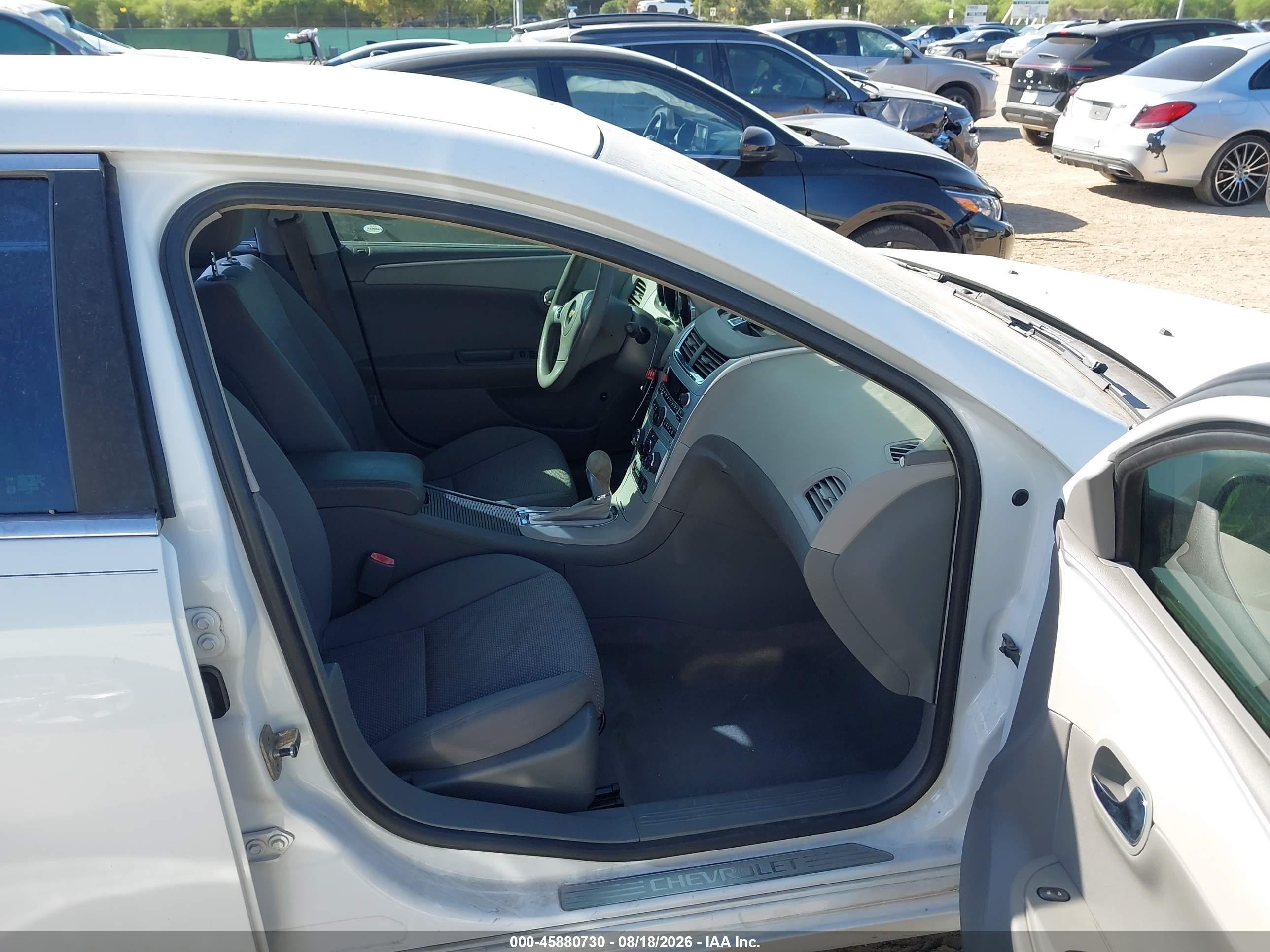 2009 Chevrolet Malibu Ls White vin: 1G1ZG57B994101804