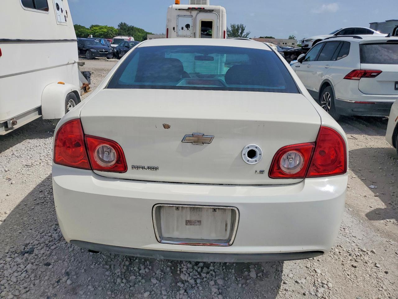 2008 Chevrolet Malibu Ls Белый vin: 1G1ZG57N984216086