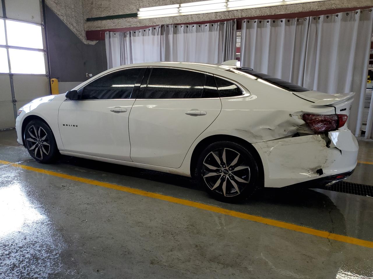 2020 Chevrolet Malibu Rs Белый vin: 1G1ZG5ST4LF051227 Damage: Left Qtr Panel, Dent(S) W/ Paint Dmg, > 12 Inches