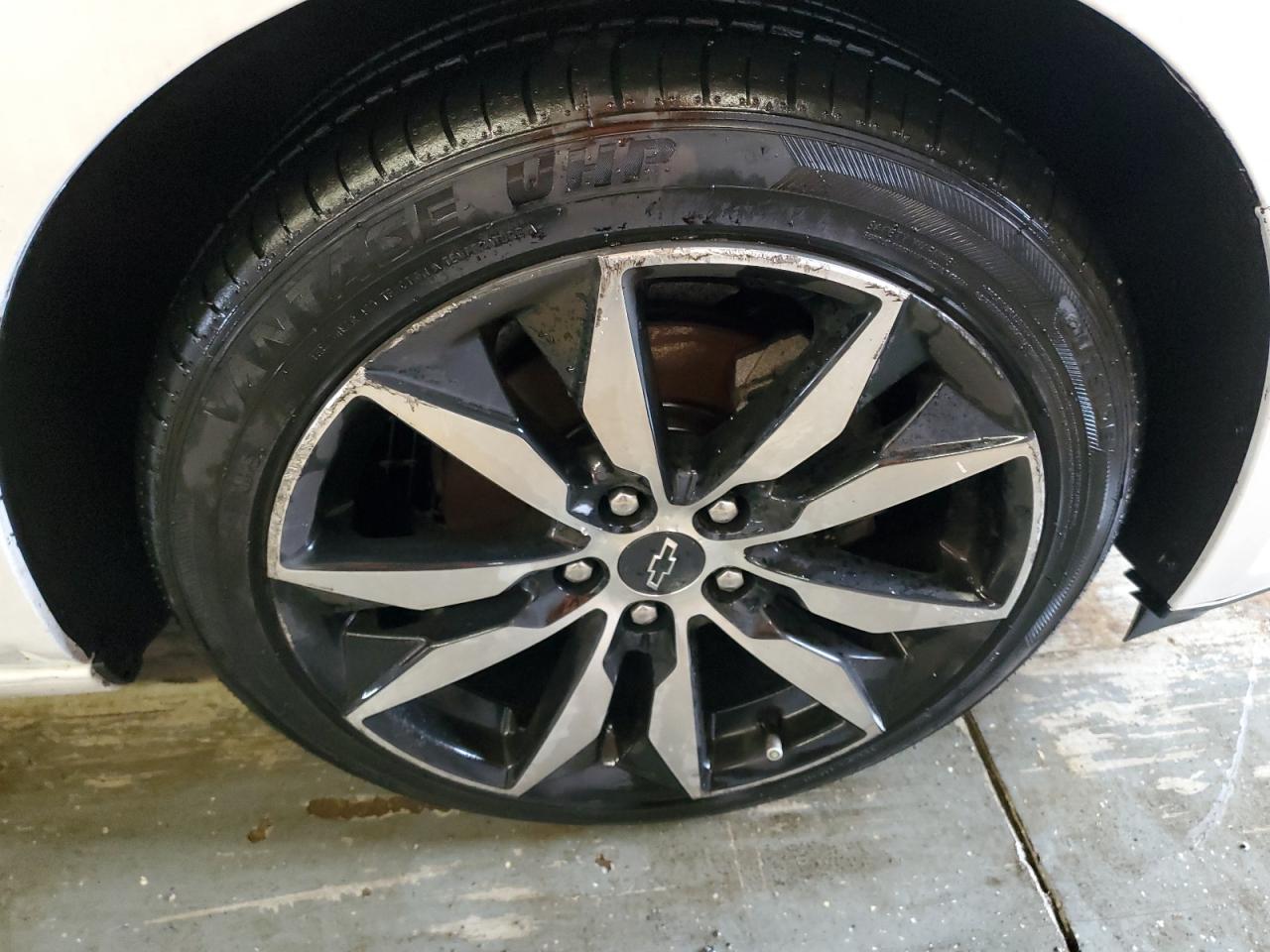 2020 Chevrolet Malibu Rs Белый vin: 1G1ZG5ST4LF051227 Damage: Right Front Wheel, Curb Rash, > 12 Inches
