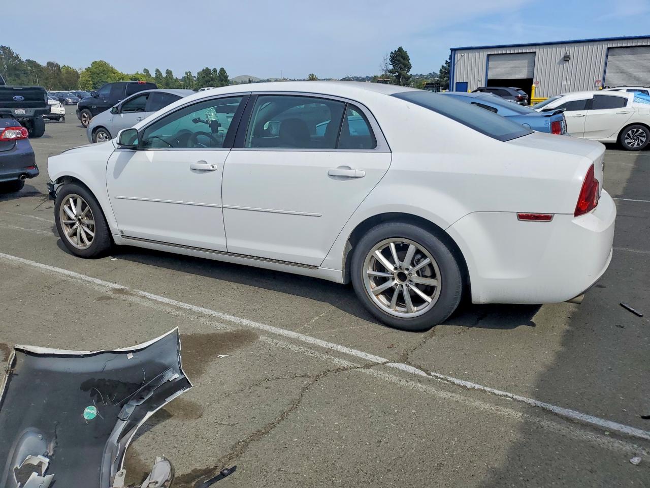 2009 Chevrolet Malibu White vin: 1G1ZH57B29F236768