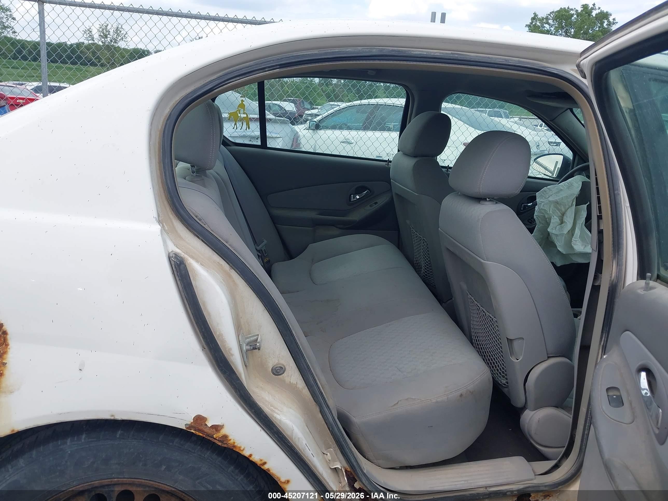 2004 Chevrolet Malibu   White vin: 1G1ZS52F54F242293