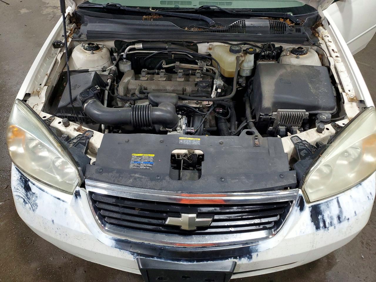 2008 Chevrolet Malibu Ls White vin: 1G1ZS58F18F139997