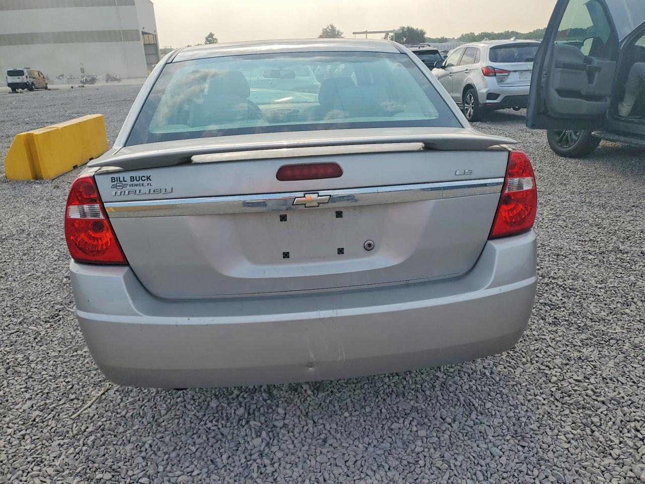 2007 Chevrolet Malibu Ls Silver vin: 1G1ZS58F57F221424