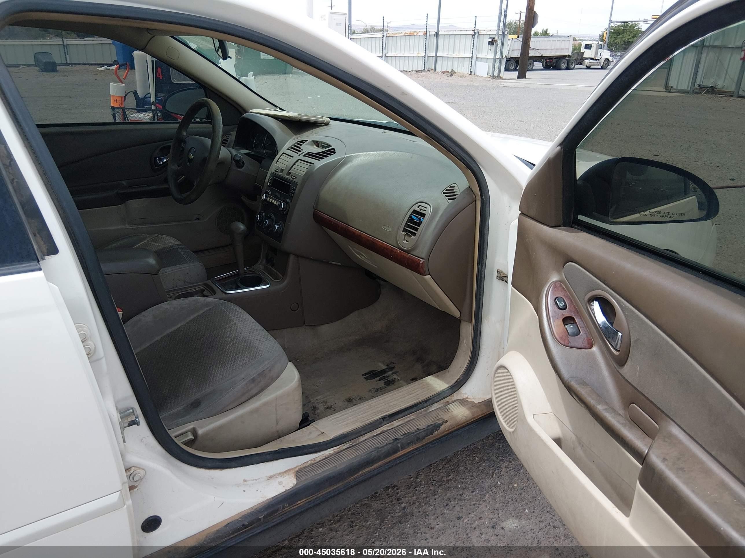 2007 Chevrolet Malibu Ls White vin: 1G1ZS58F67F281311