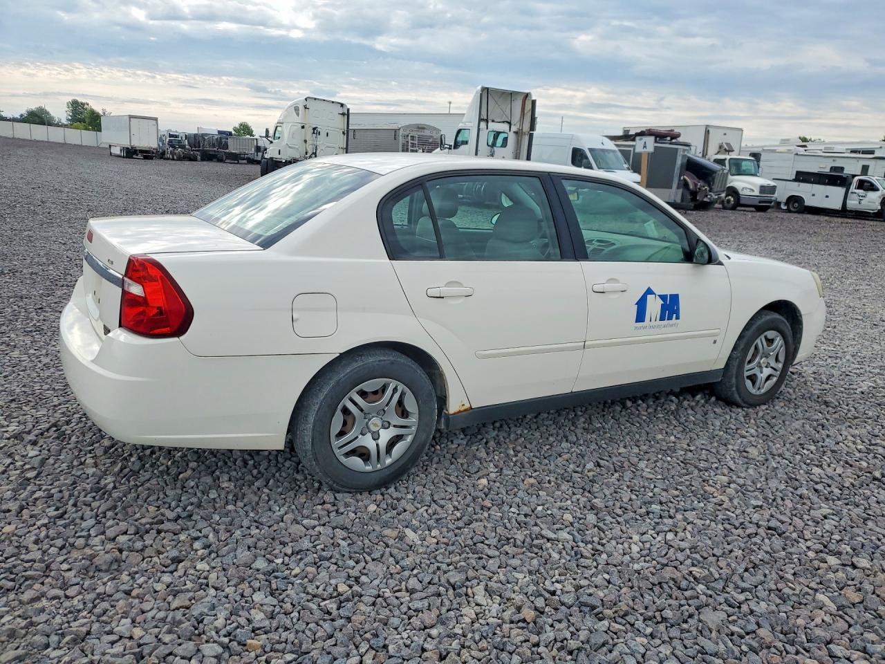 2007 Chevrolet Malibu Ls Белый vin: 1G1ZS58F67F297606