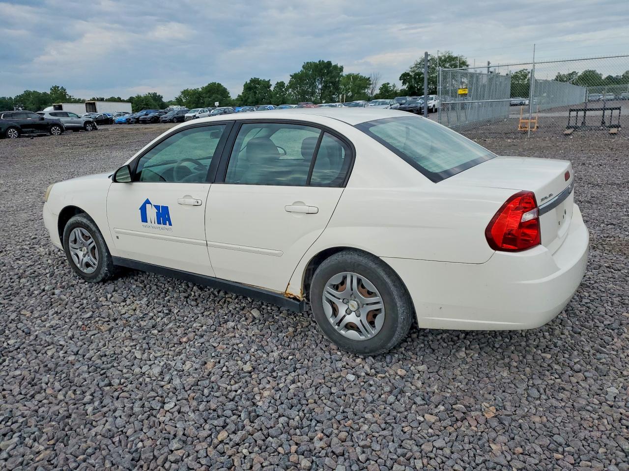 2007 Chevrolet Malibu Ls Белый vin: 1G1ZS58F67F297606