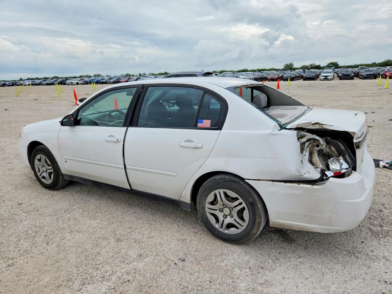 2007 Chevrolet Malibu Ls White vin: 1G1ZS58F87F291421