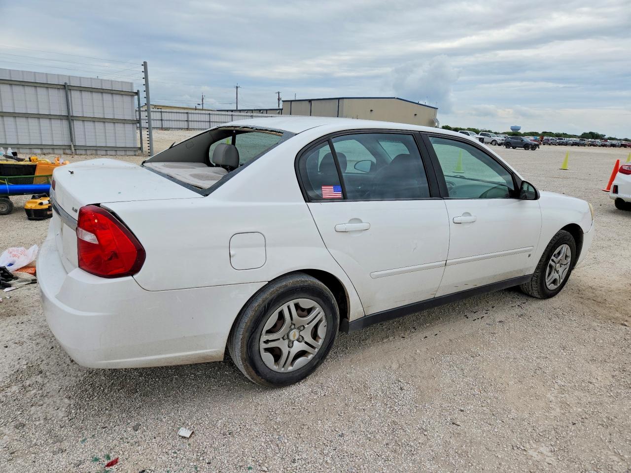 2007 Chevrolet Malibu Ls White vin: 1G1ZS58F87F291421