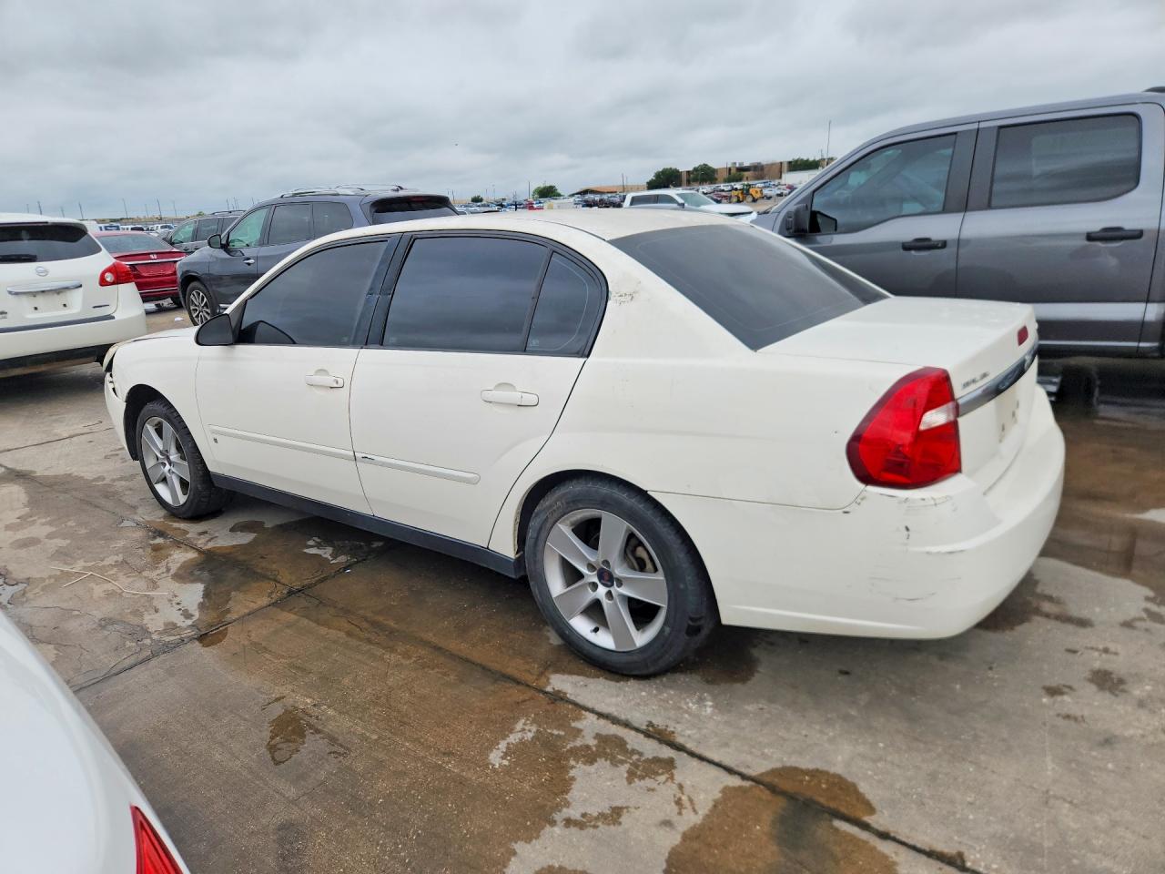 2008 Chevrolet Malibu Ls White vin: 1G1ZS58F88F142055