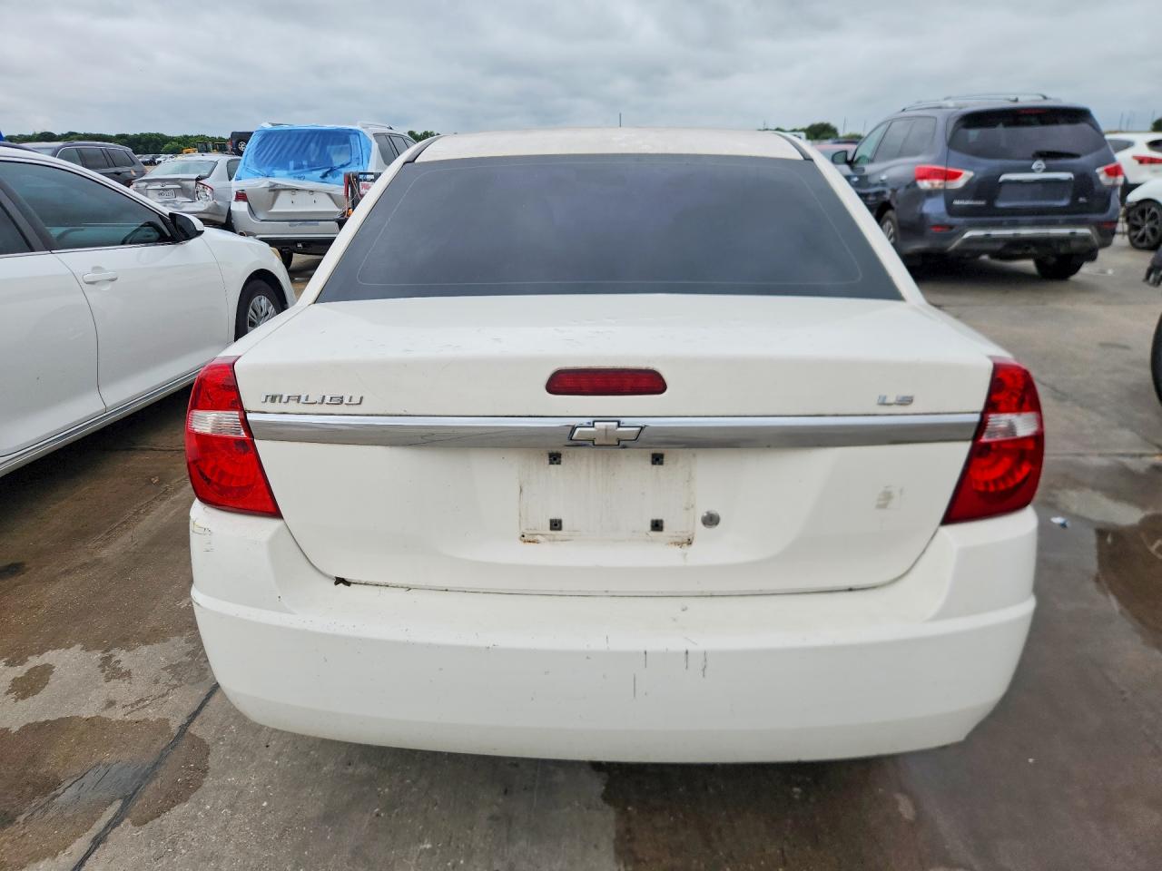 2008 Chevrolet Malibu Ls White vin: 1G1ZS58F88F142055