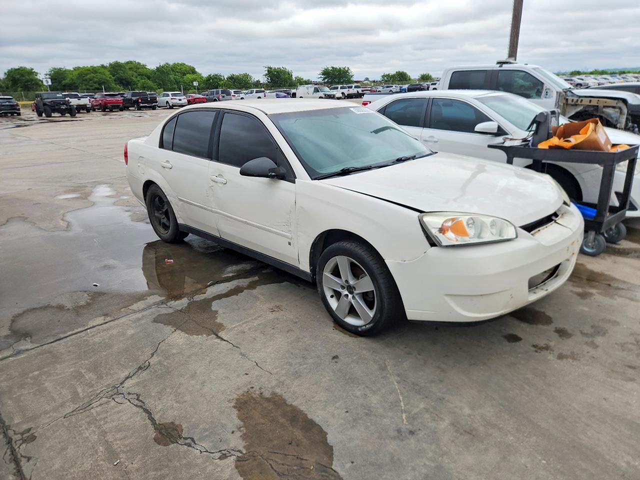 2008 Chevrolet Malibu Ls White vin: 1G1ZS58F88F142055
