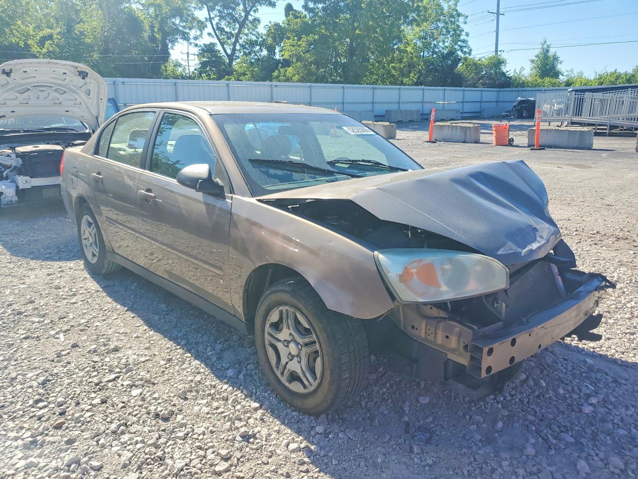 2007 Chevrolet Malibu Ls Gold vin: 1G1ZS58FX7F133274