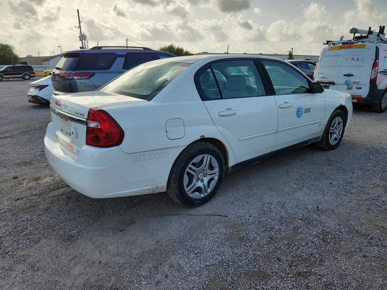 2007 Chevrolet Malibu Ls White vin: 1G1ZS58N07F292117 Damage: Right Qtr Panel, Dent(S) W/ Paint Dmg, 4 To 5 Inches