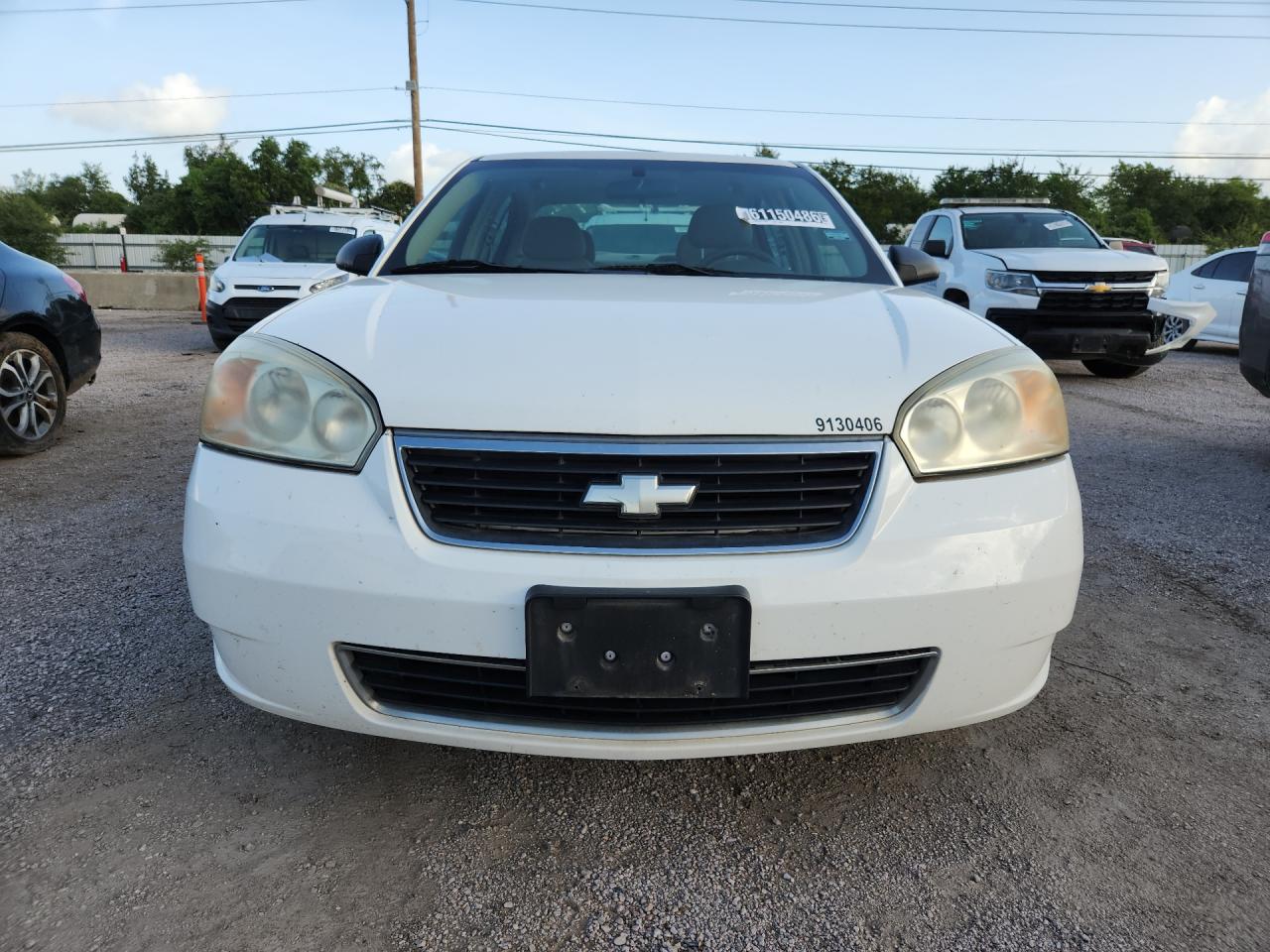 2007 Chevrolet Malibu Ls White vin: 1G1ZS58N07F292117 Damage: Hood, Chipped, 10 Or More