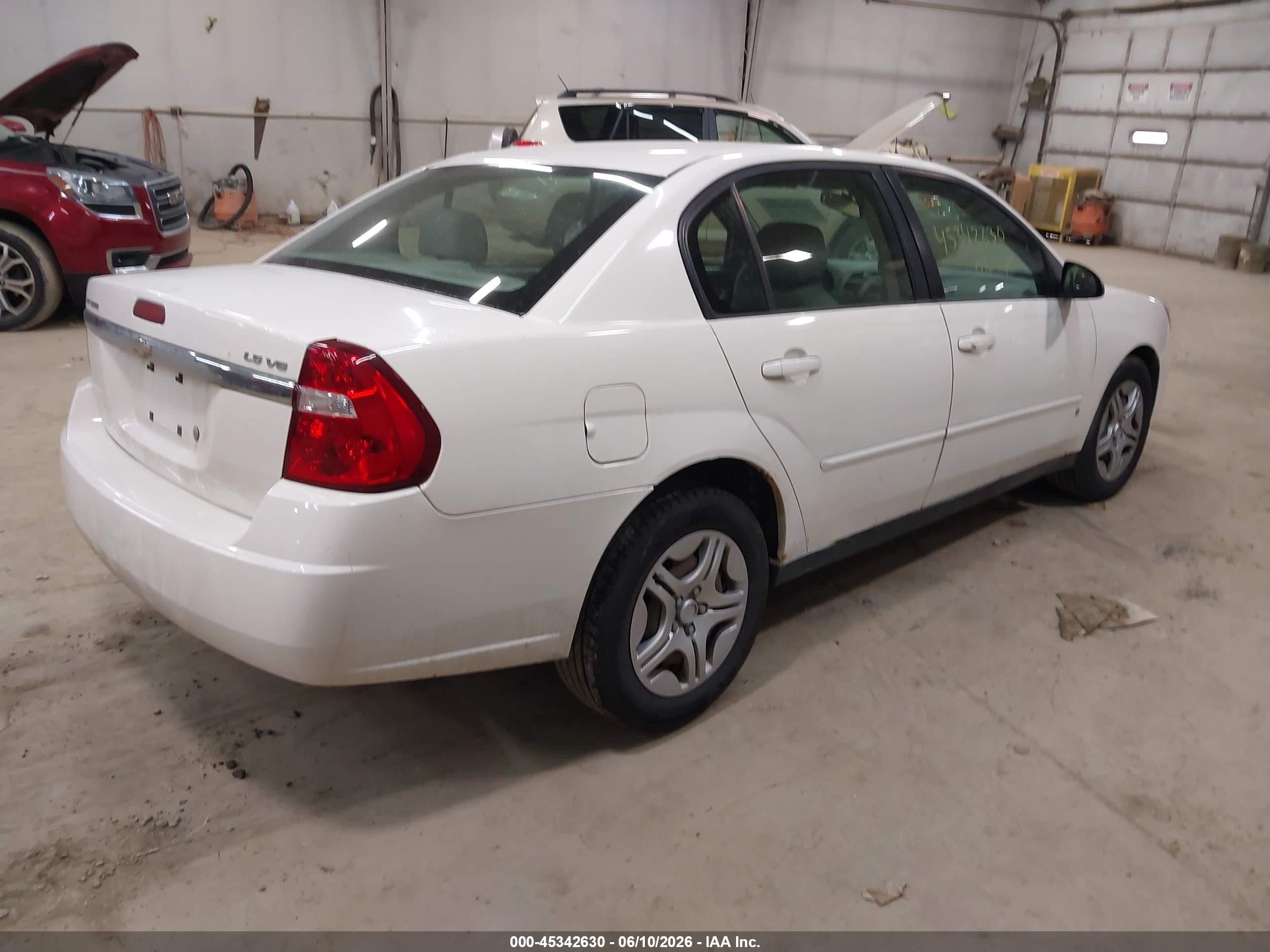 2008 Chevrolet Malibu Classic Ls White vin: 1G1ZS58N28F148652