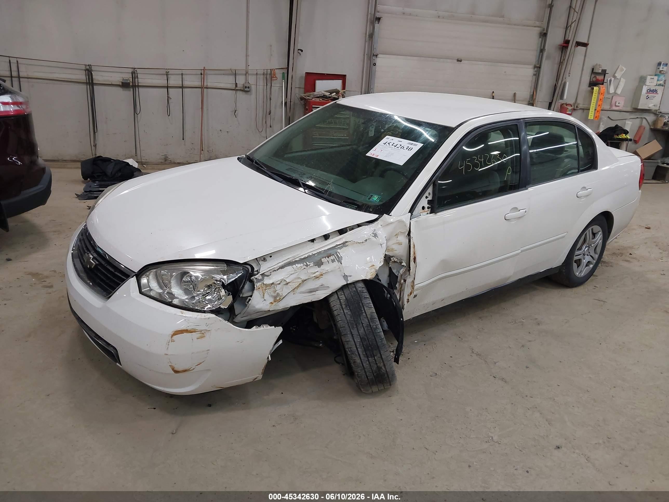 2008 Chevrolet Malibu Classic Ls White vin: 1G1ZS58N28F148652