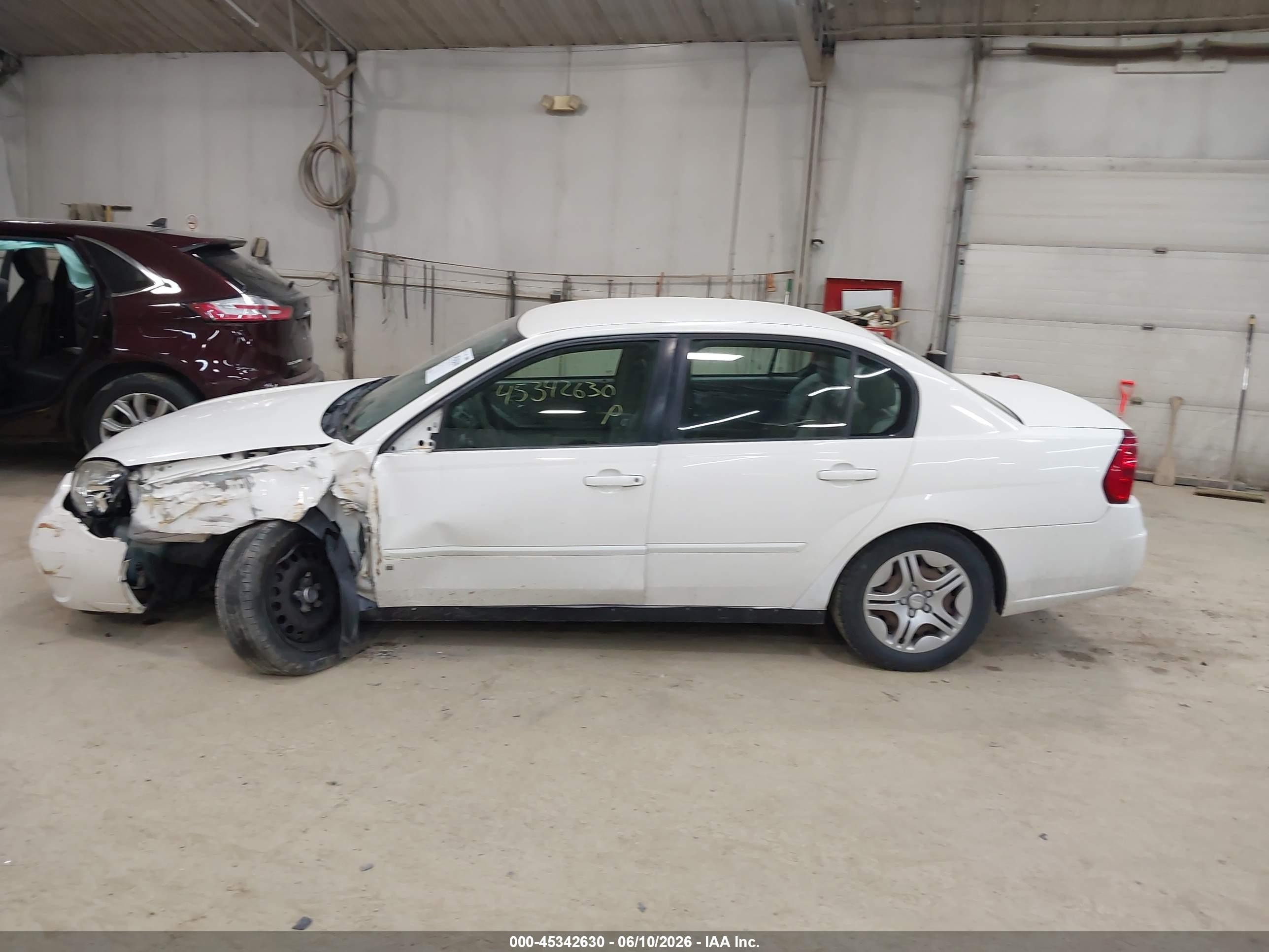 2008 Chevrolet Malibu Classic Ls White vin: 1G1ZS58N28F148652
