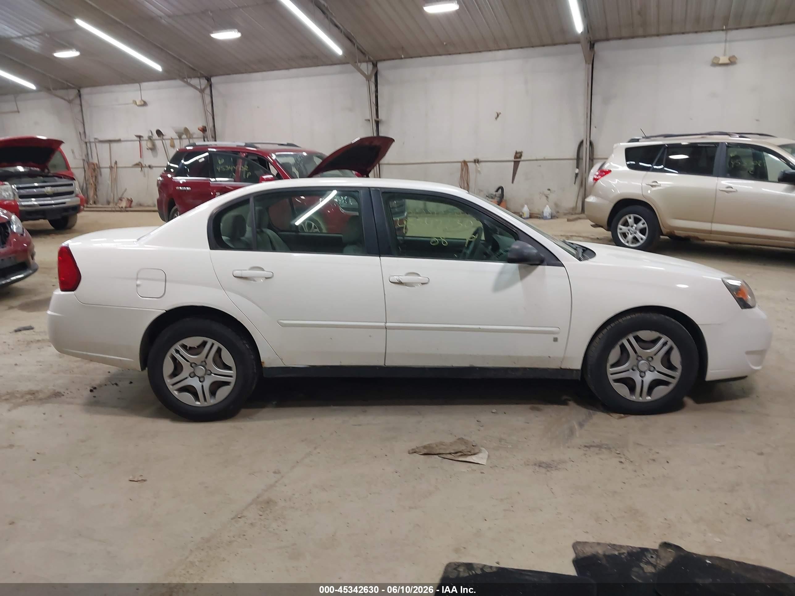 2008 Chevrolet Malibu Classic Ls White vin: 1G1ZS58N28F148652