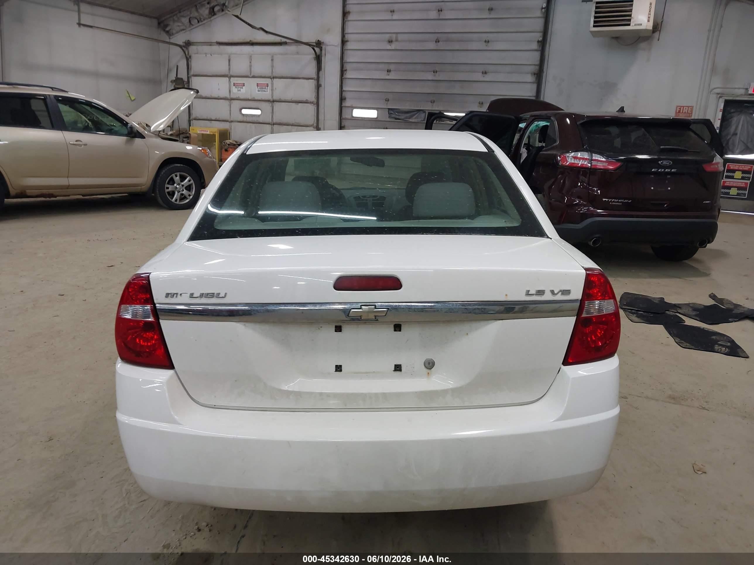 2008 Chevrolet Malibu Classic Ls White vin: 1G1ZS58N28F148652