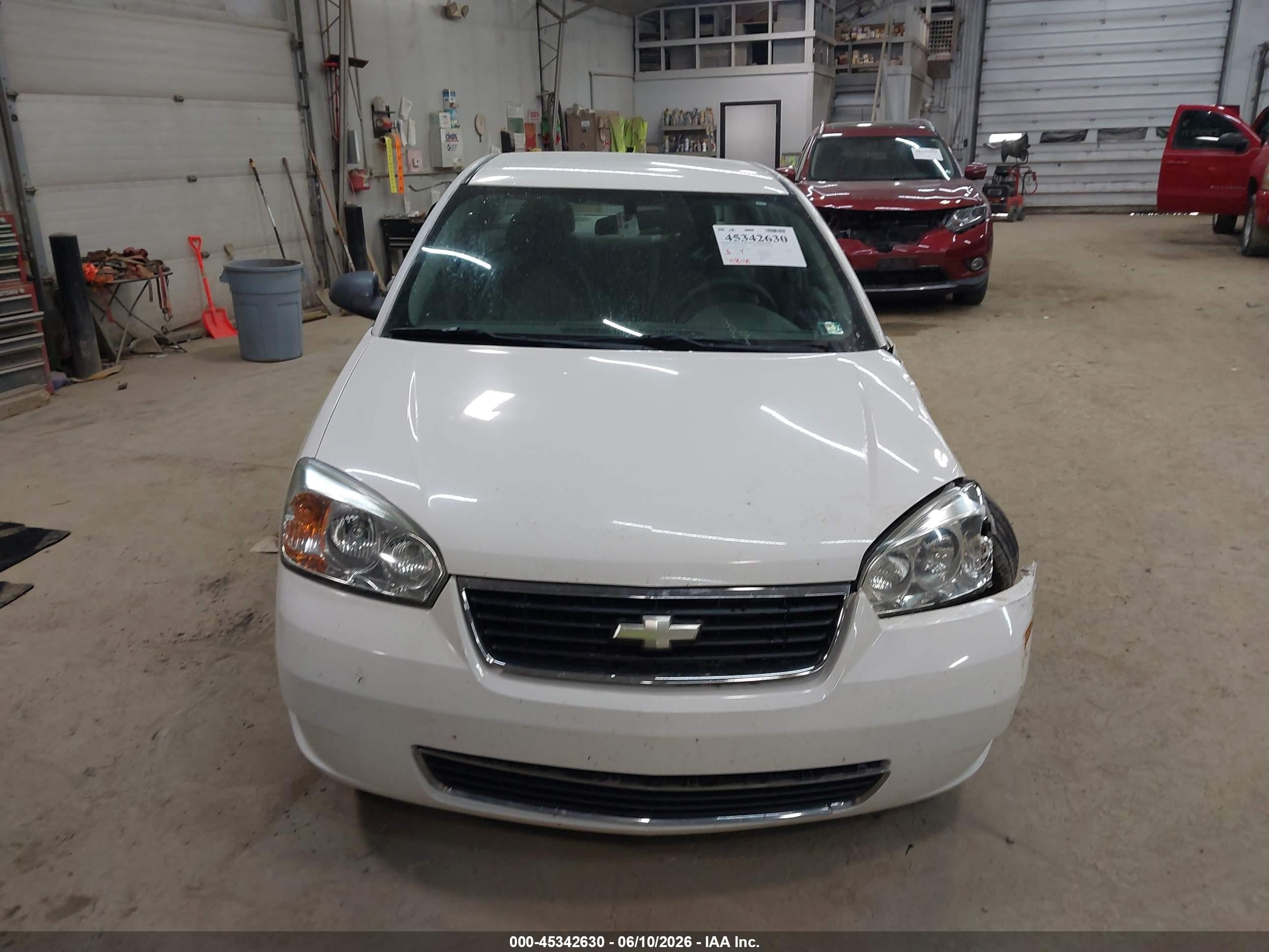 2008 Chevrolet Malibu Classic Ls White vin: 1G1ZS58N28F148652