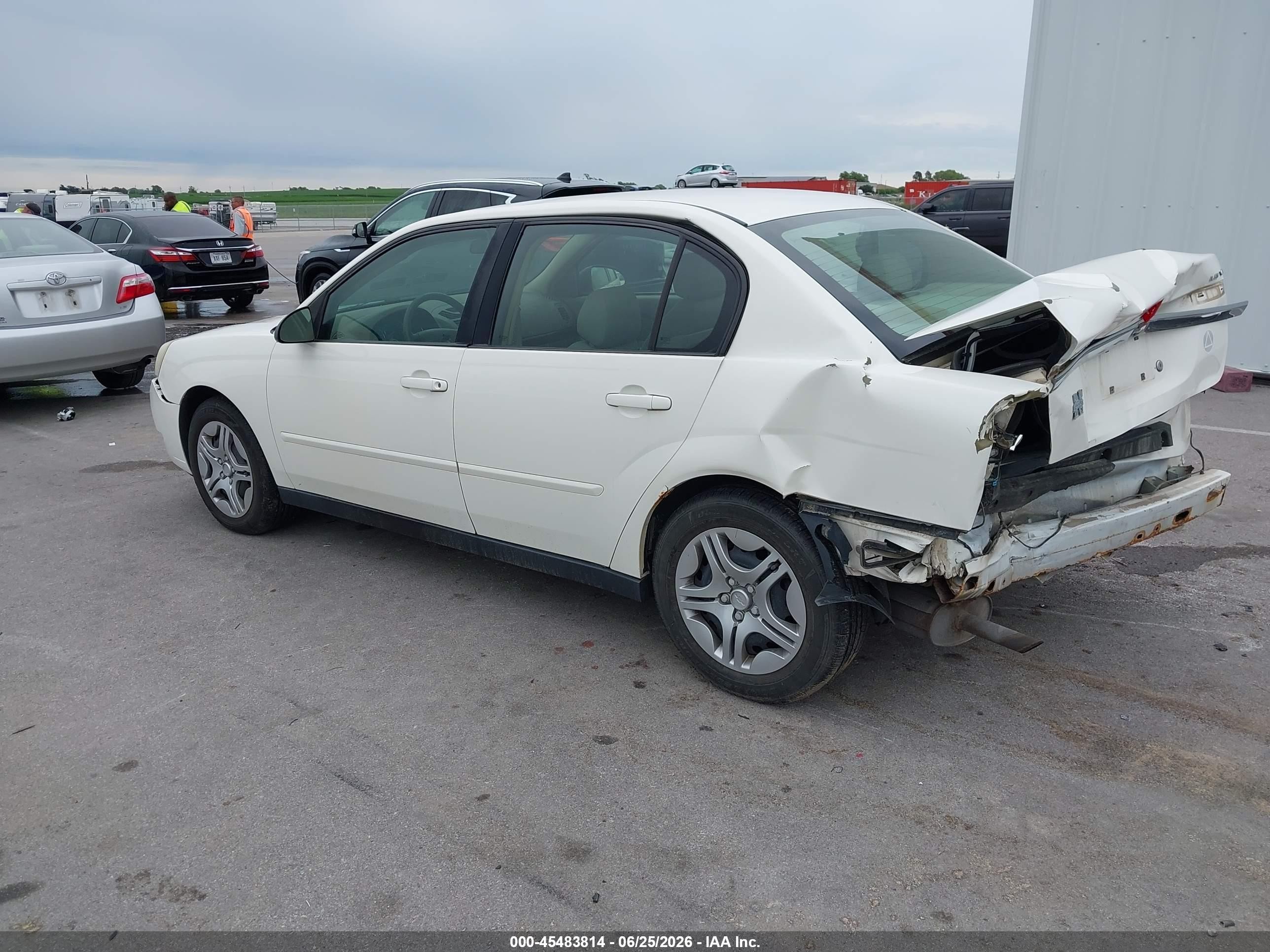 2007 Chevrolet Malibu Ls W/2fl White vin: 1G1ZS58N37F270175