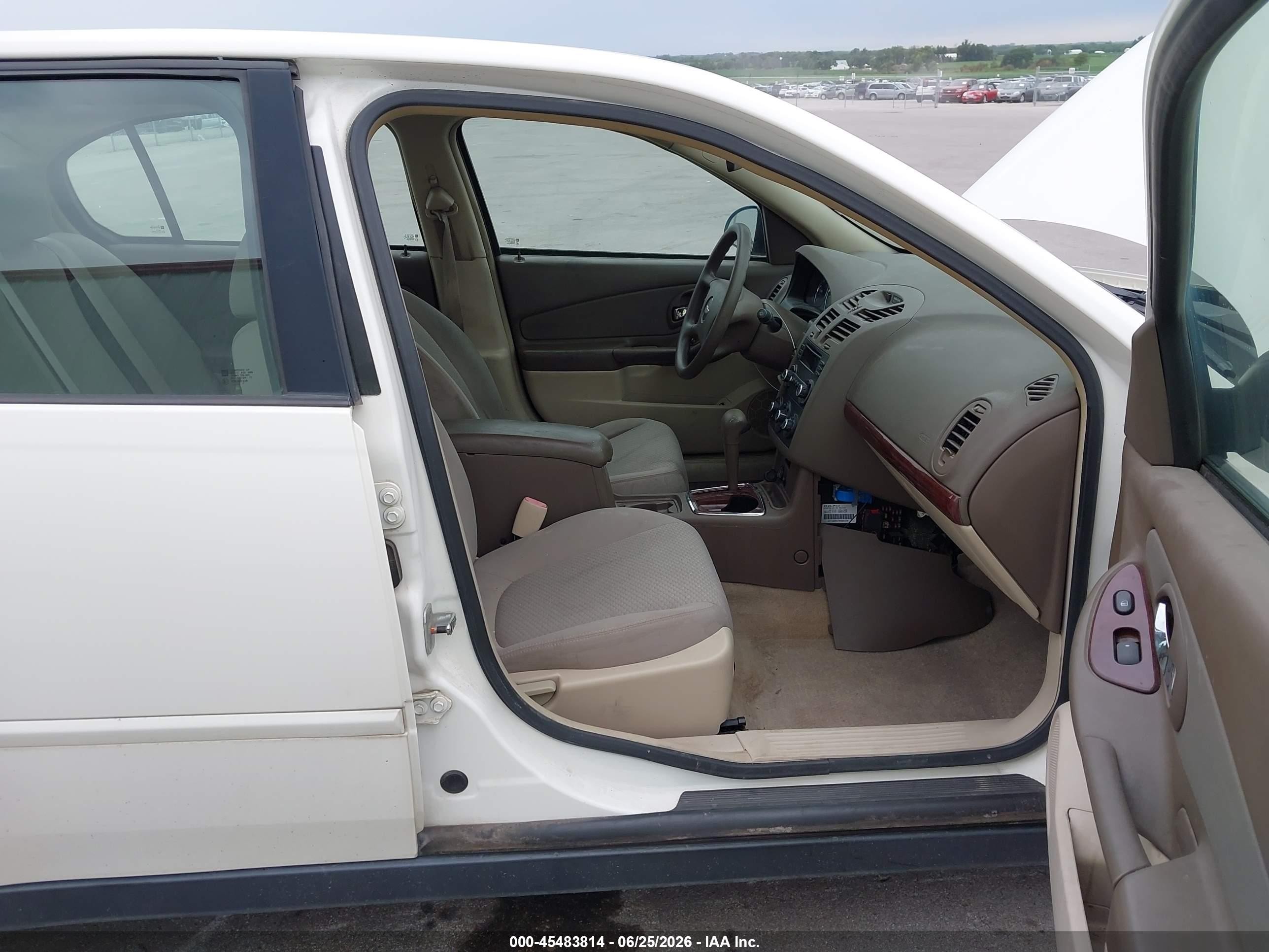 2007 Chevrolet Malibu Ls W/2fl White vin: 1G1ZS58N37F270175