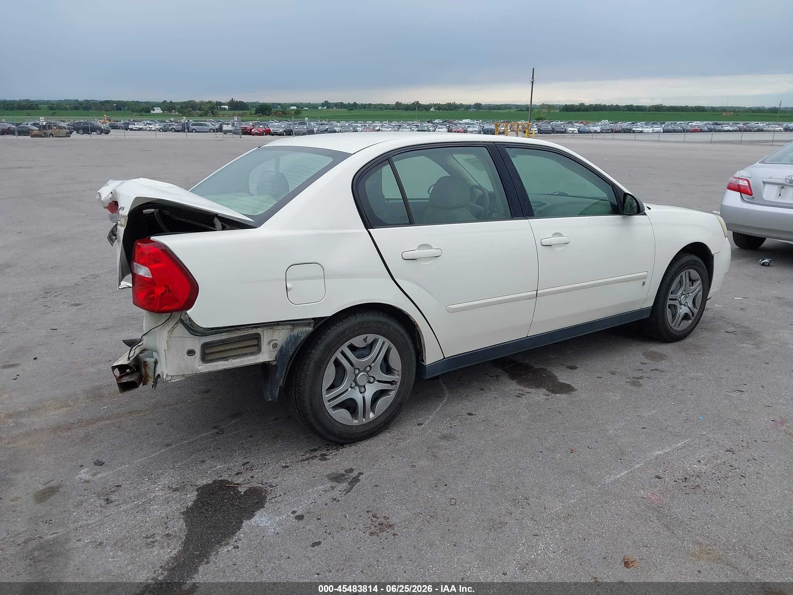 2007 Chevrolet Malibu Ls W/2fl White vin: 1G1ZS58N37F270175
