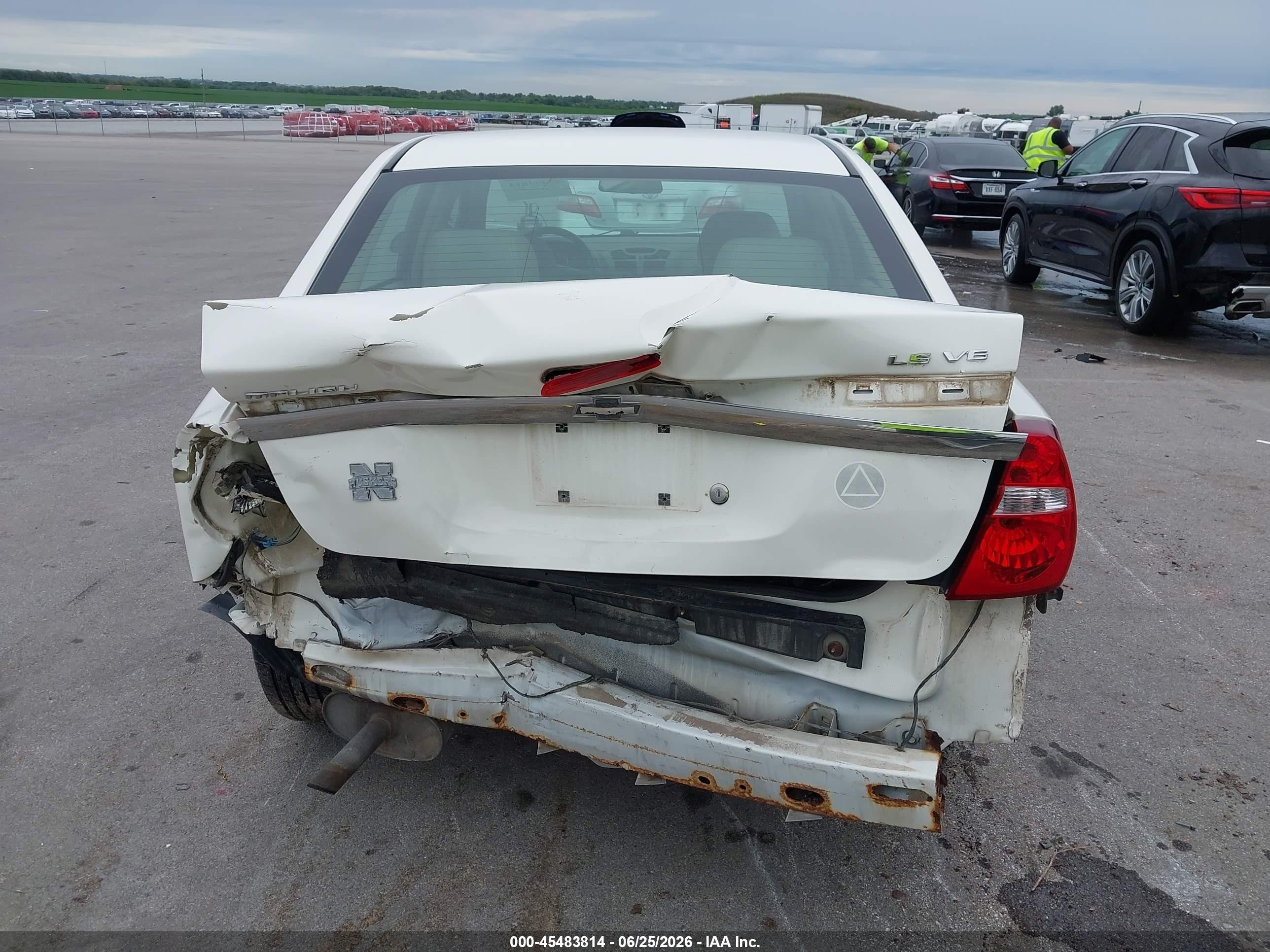 2007 Chevrolet Malibu Ls W/2fl White vin: 1G1ZS58N37F270175