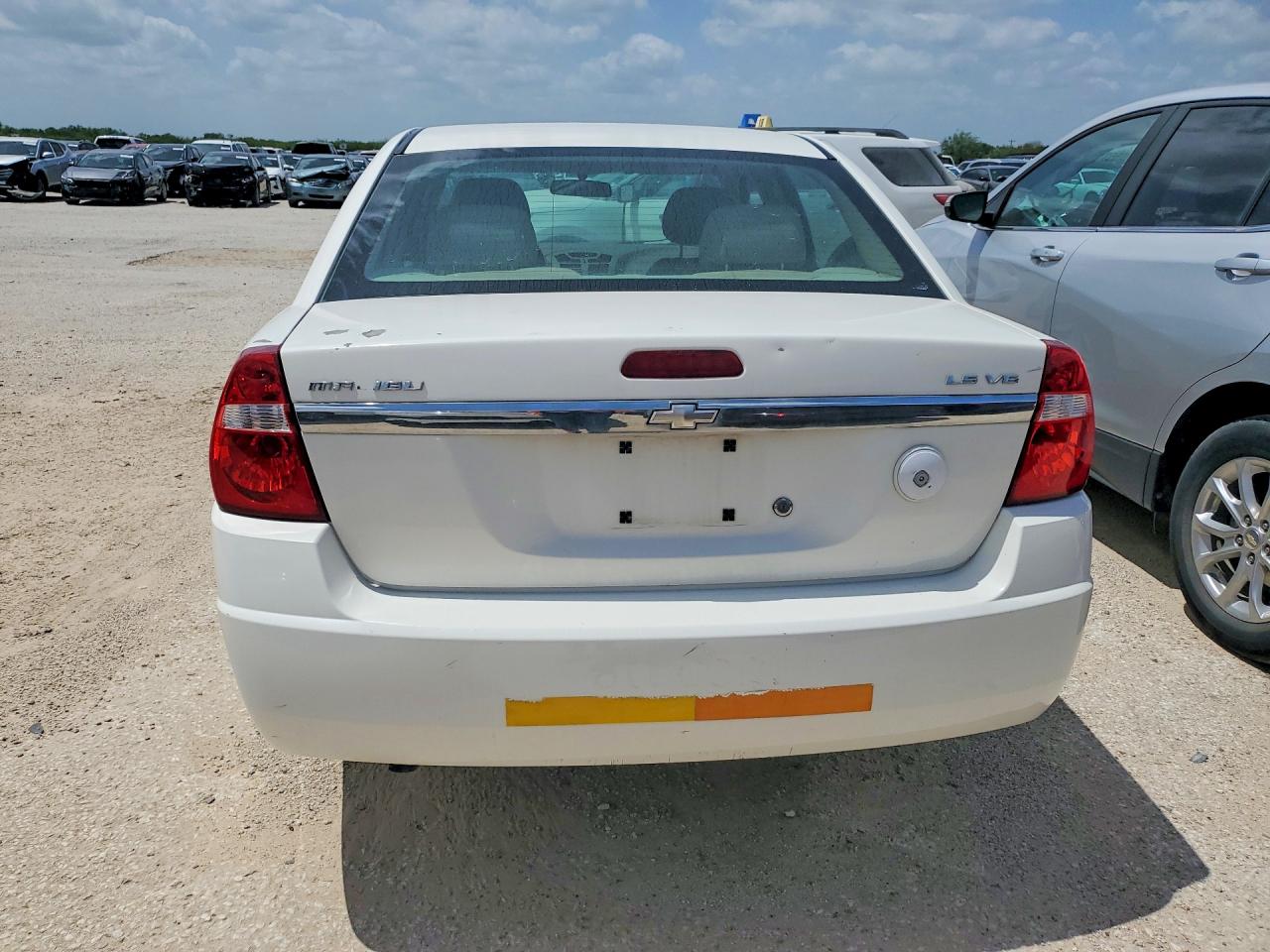 2007 Chevrolet Malibu Ls White vin: 1G1ZS58N37F292144