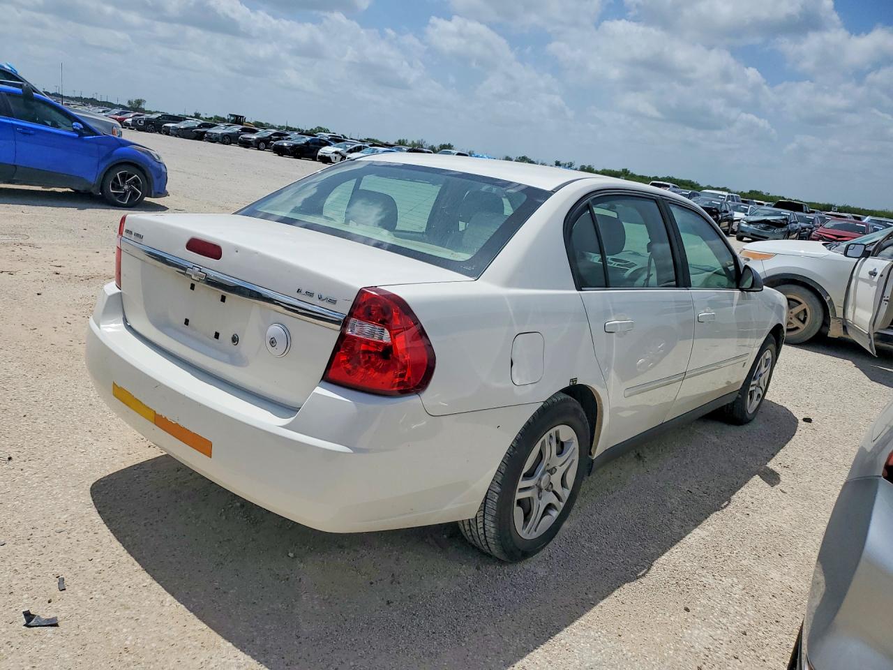 2007 Chevrolet Malibu Ls White vin: 1G1ZS58N37F292144