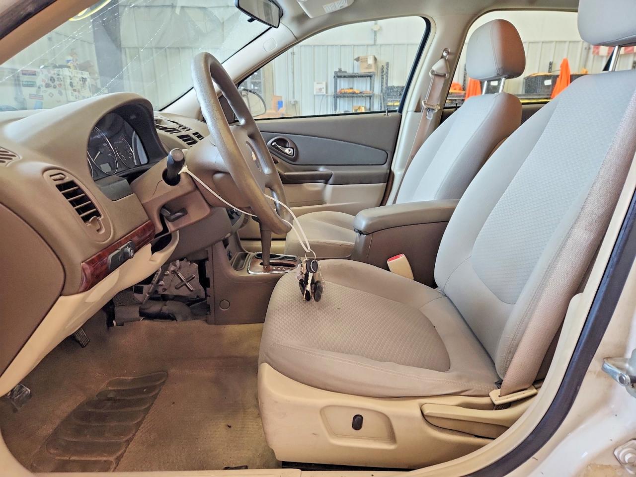 2007 Chevrolet Malibu Ls White vin: 1G1ZS58N37F292144